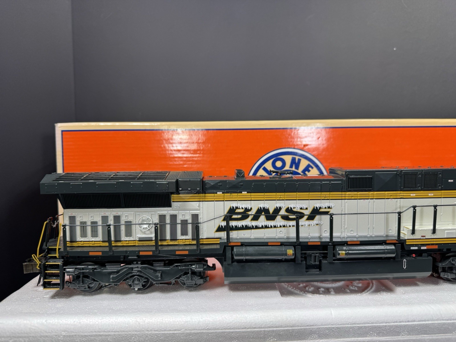 Lionel LEGACY 6-31783 BNSF Ice Cold Express AC6000 diesel engine #32 EX