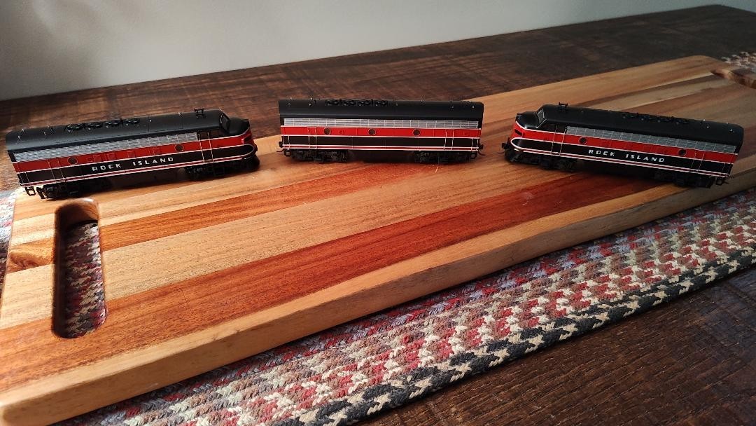 Stewart/Kato HO Rock Island F3 A-B-A Set w/DCC & Sound and SSS Speakers