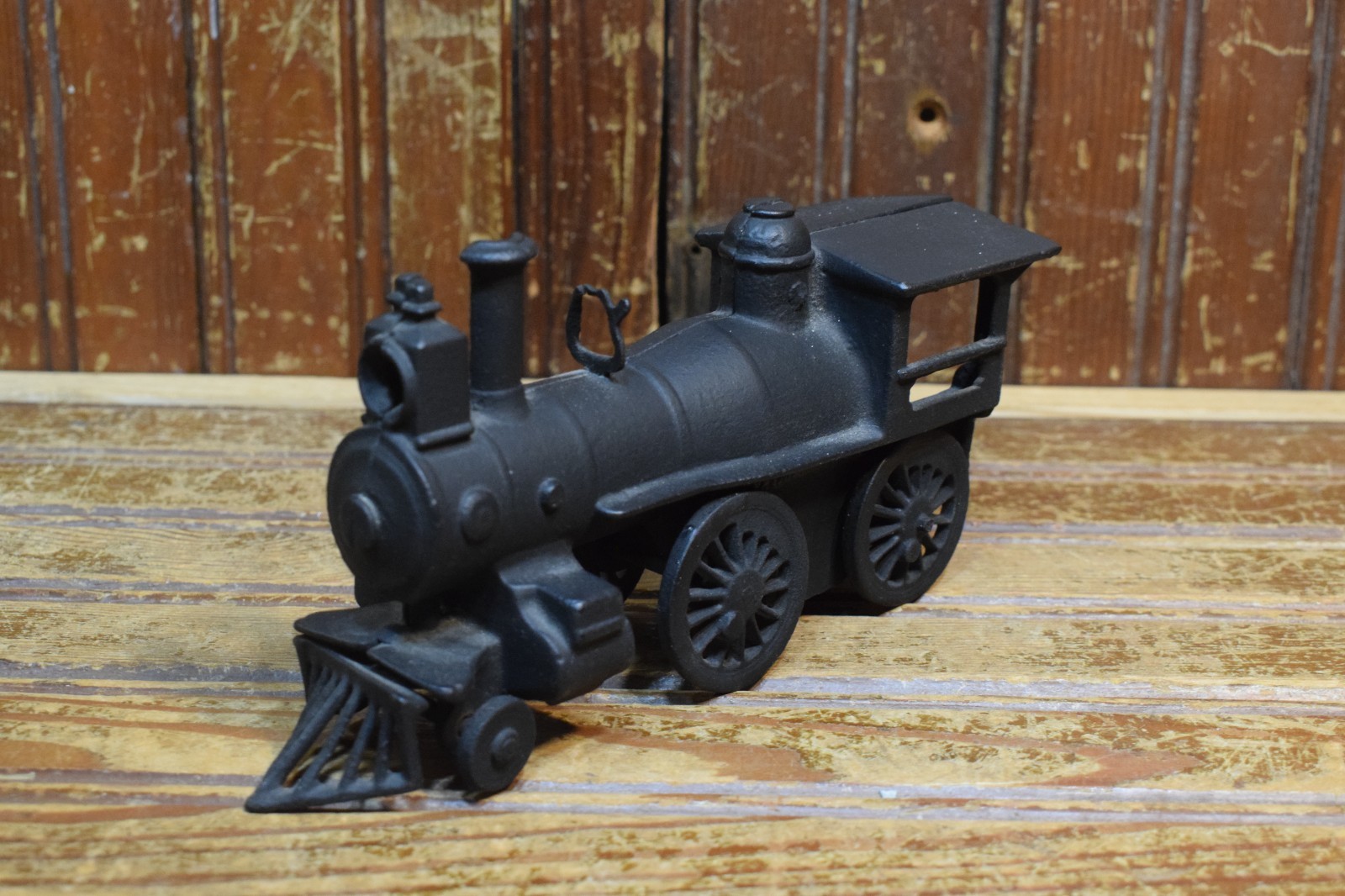 CAST IRON STEAM LOCOMOTIVE 8″ LONG FIGURAL INTERIOR HOME DECOR RAILROAD ENGINE