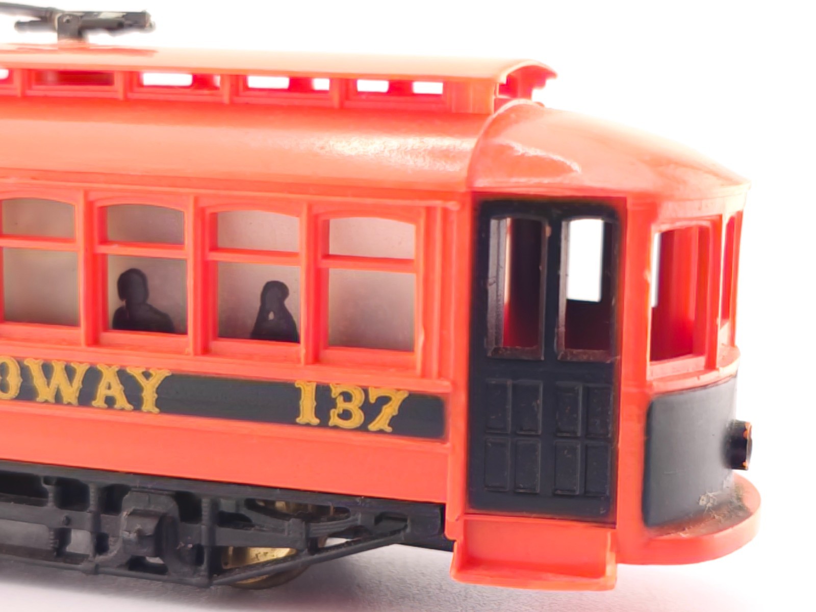 *READ* Tyco HO Scale Broadway Trolley Car #137 Model Railroad Train Car RUNS