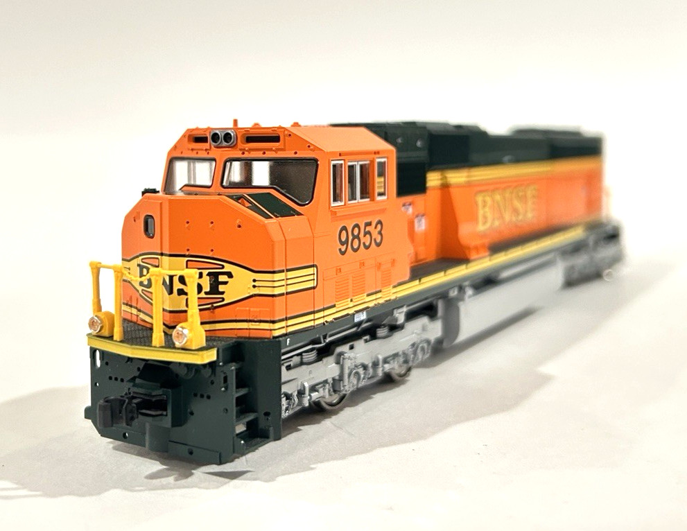 HO Scale KATO 37-6404 BNSF Heritage II EMD SD70MAC Cab Headlight Diesel #9853