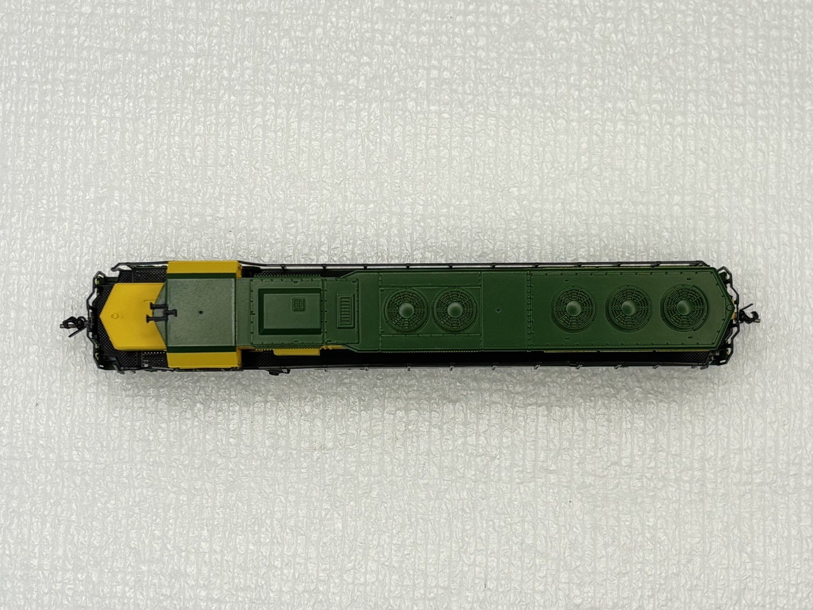 N Scale KATO 176-3114 Reading “Bee Line” EMD SD45 Diesel Locomotive RDG #7601