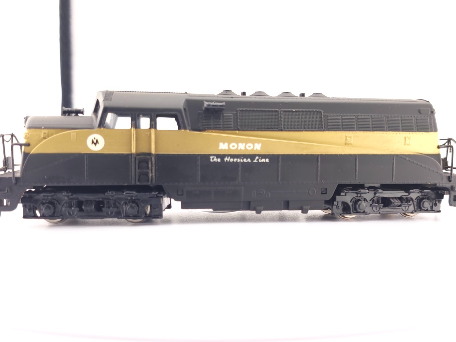 *READ* AHM HO Scale Monon Hoosier Line BL-2 Diesel Locomotive Model Train