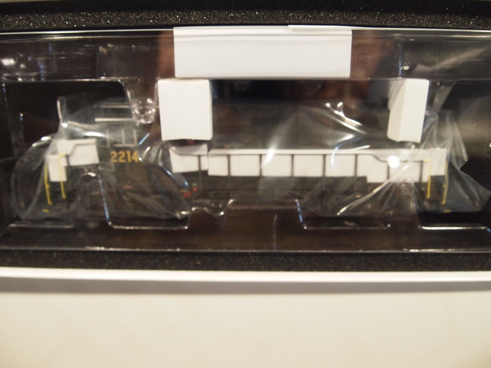 BROADWAY LIMITED 7575 PENNSYLVANIA GP-30 #2214 w/PARAGON 4 SOUND IN DCC/DC