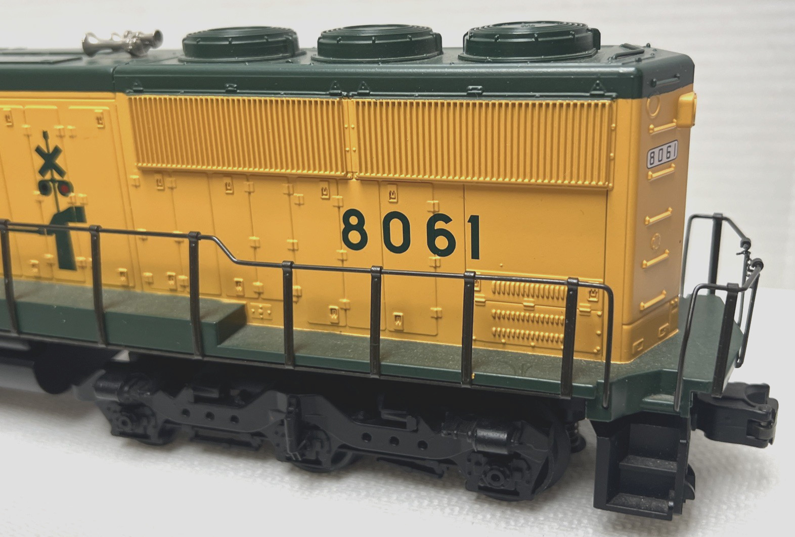 MTH MT-2047LP CHICAGO NORTHWESTERN #8061 EMD SD60M DIESEL W/PROTO-SOUND. NO BOX.