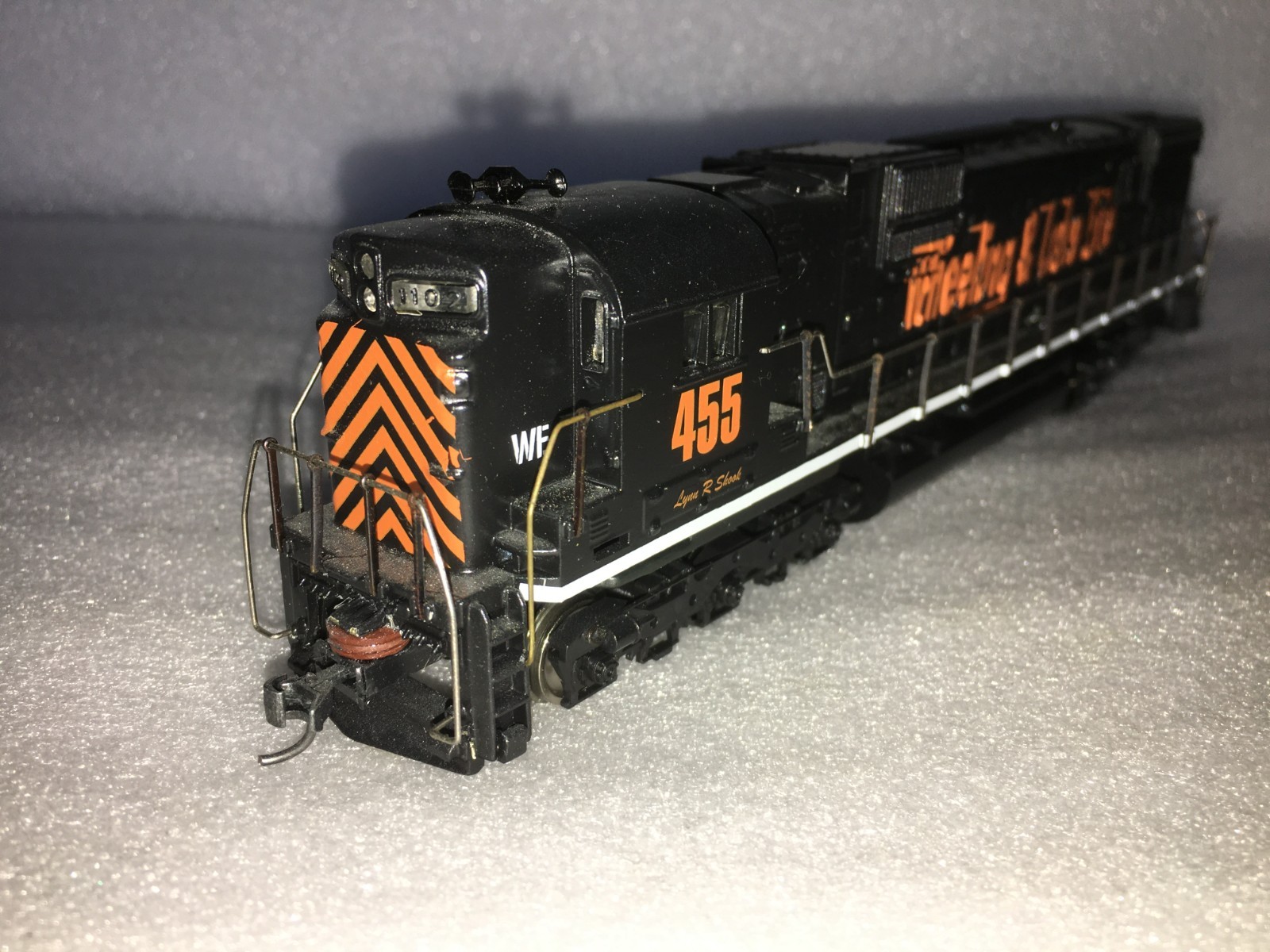 HO TYCO Custom painted Wheeling & Lake Erie C630 Shell, Bachmann Chassis