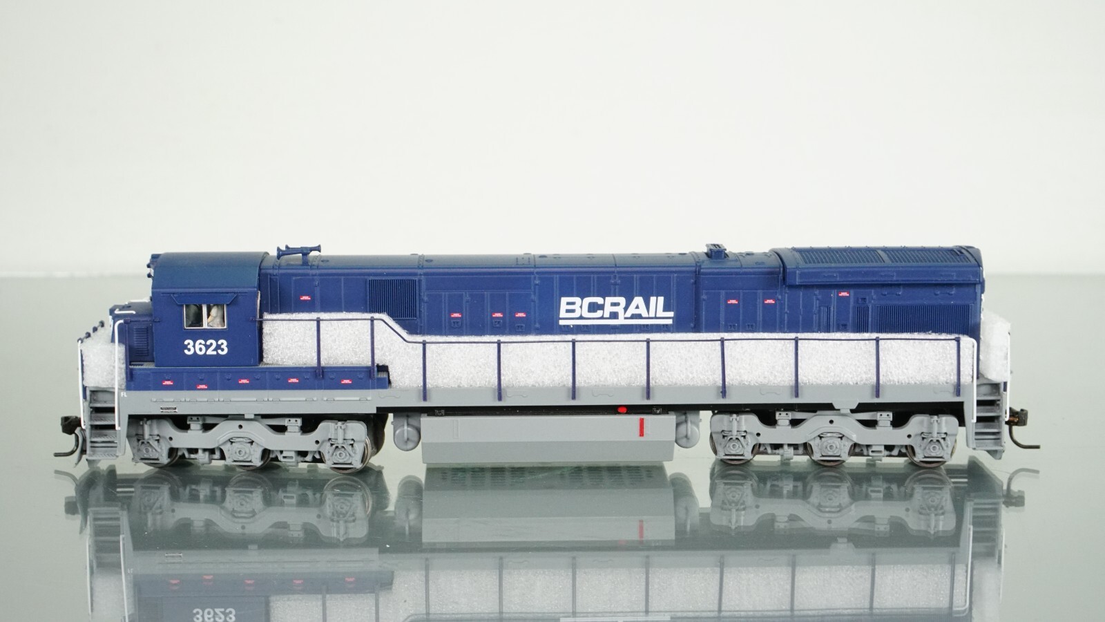 Broadway Limited GE C30-7 BC Rail 3623 DCC w/Sound HO scale