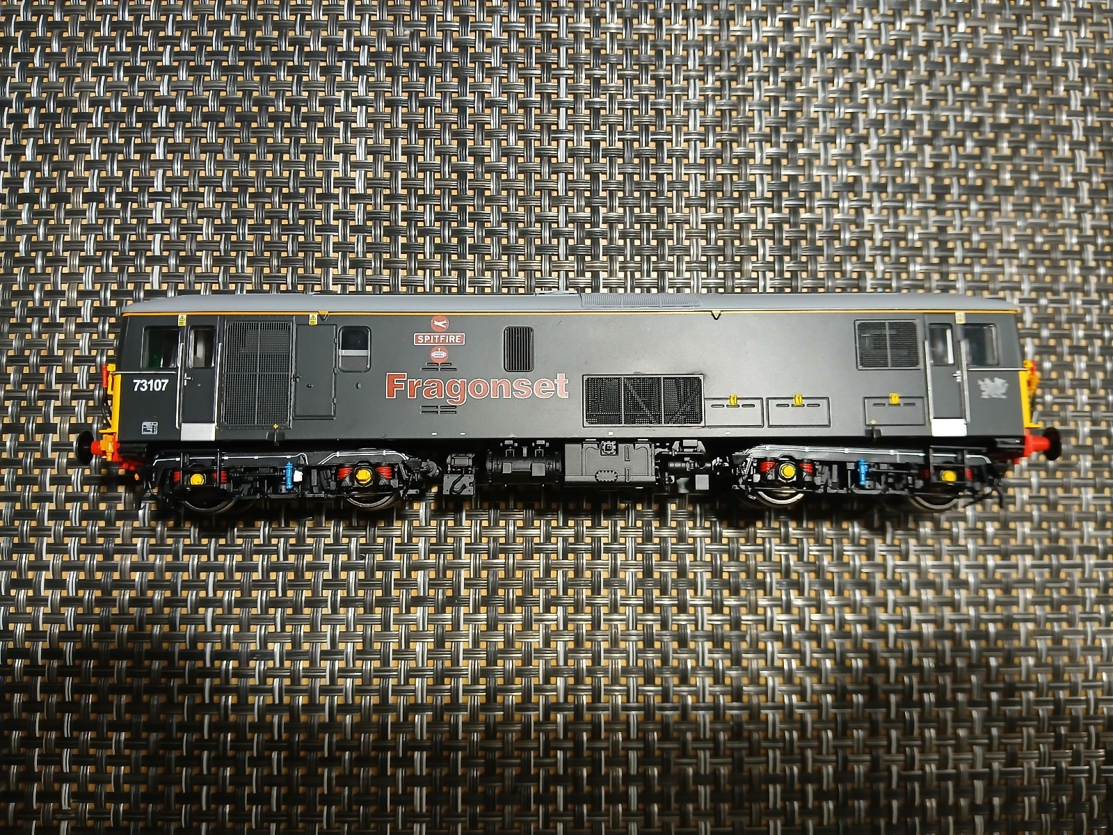 Modern OO/HO scale Dapol Class 73 73107 Spitfire Fragonset Diesel Locomotive