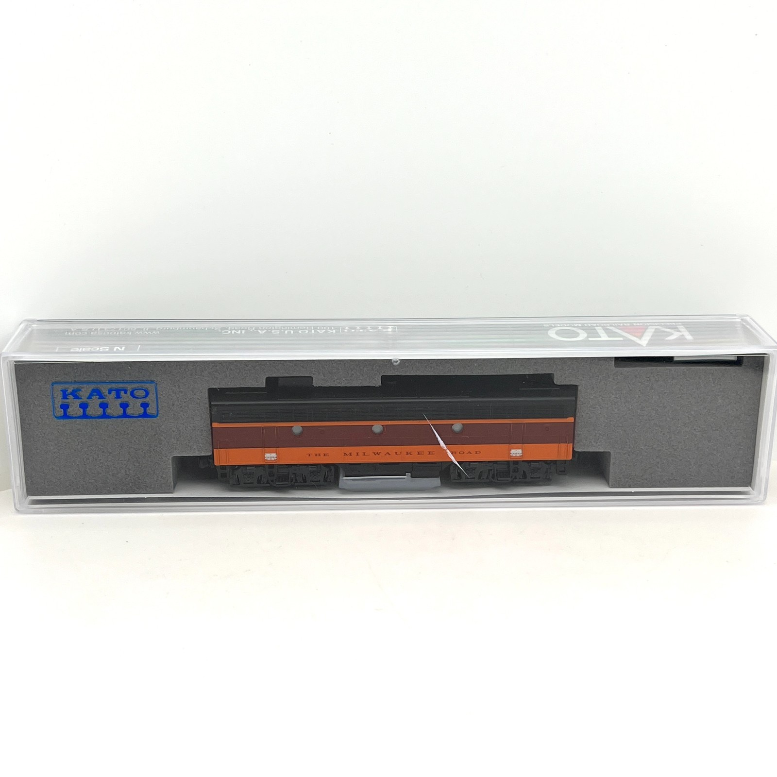 Kato N Scale Milwaukee Road EMD FP7B Diesel Locomotive Standard DC