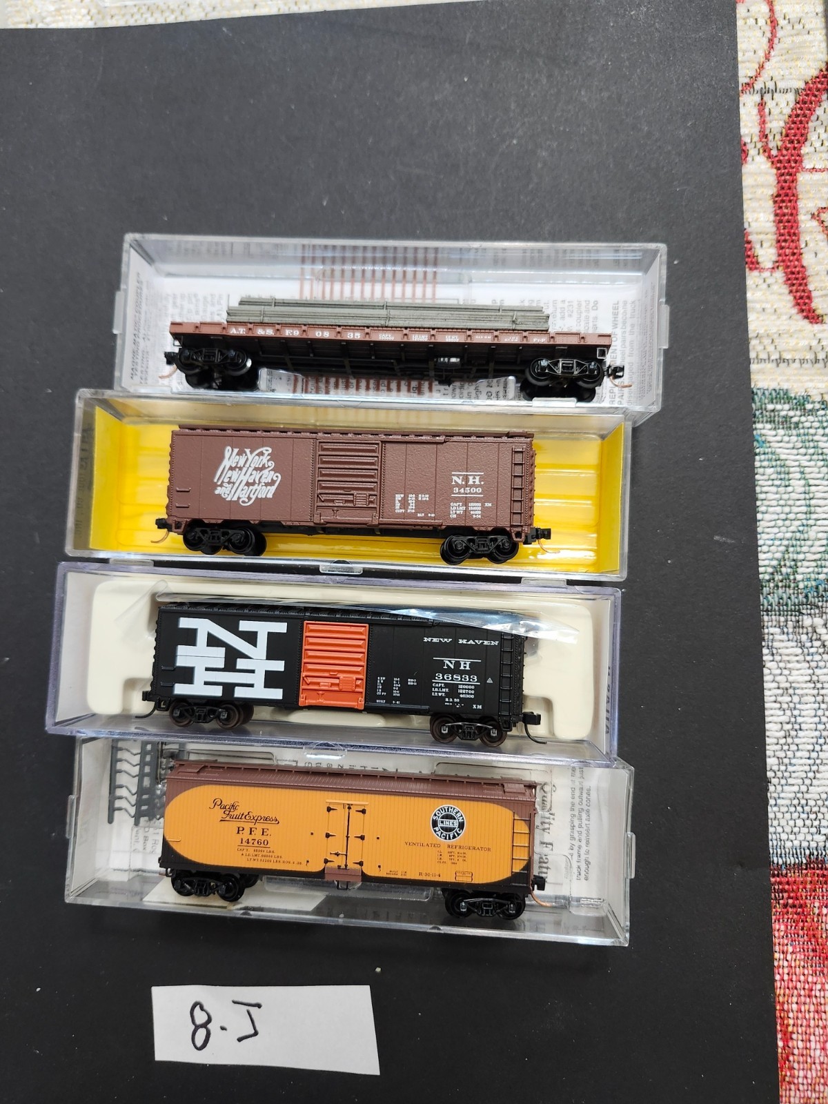 FREIGHT CARS LOT OF 8 N SCALE: SEE PHOTOS & DESCRIPTION
