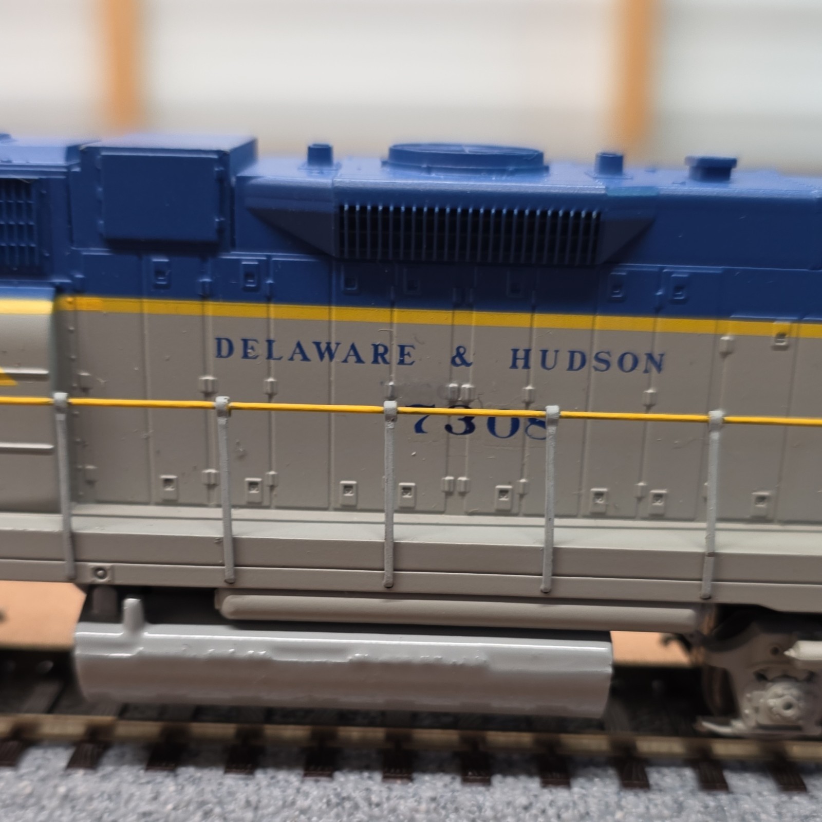 Athearn HO EMD GP38-2 Delaware & Hudson #7308 Diesel Locomotive DC Analog 04647