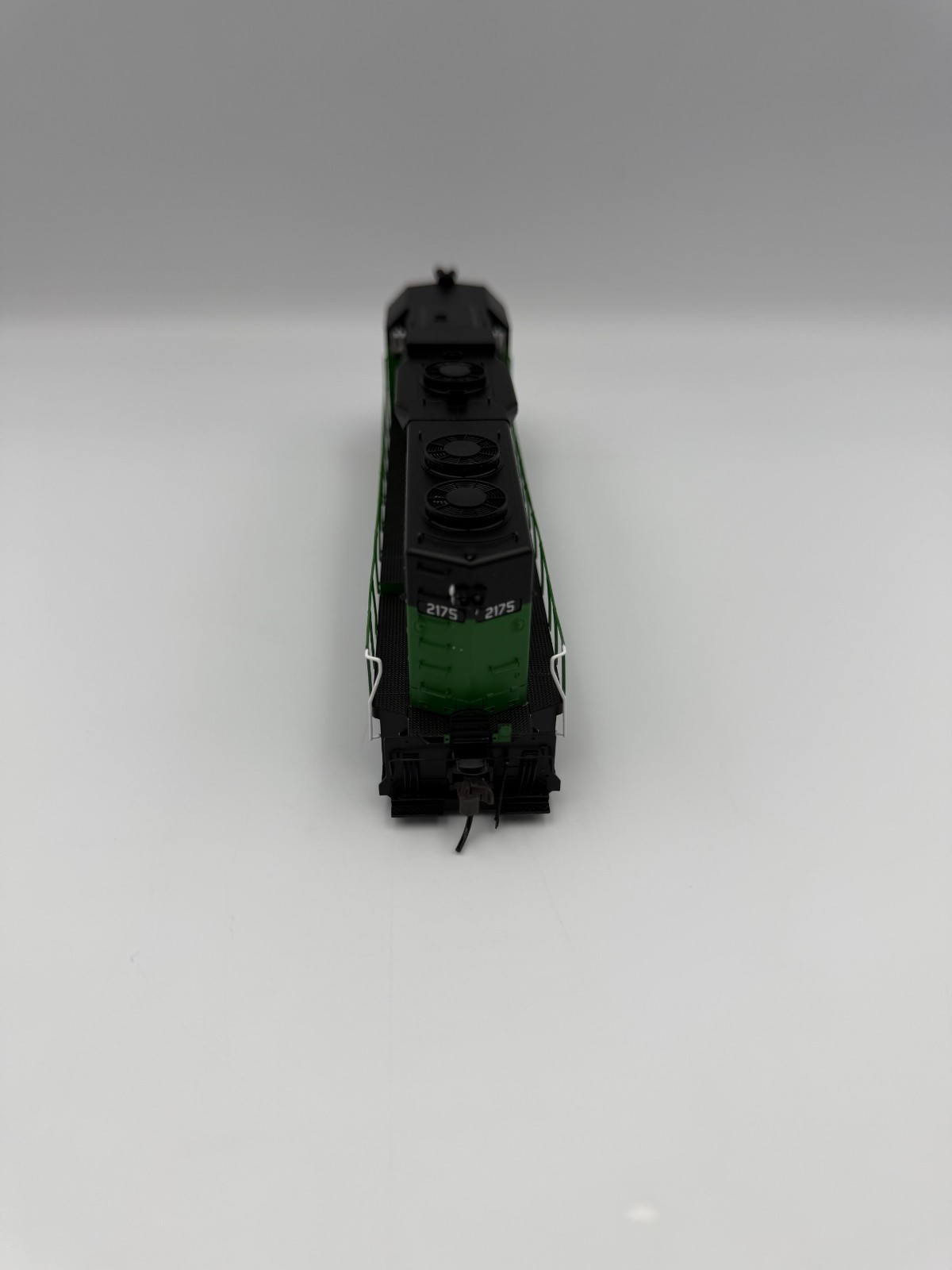 HO Atlas Classic 8954 GP38 Burlington Northern #2175. DC/DCC Decoder. TRO. IOB.