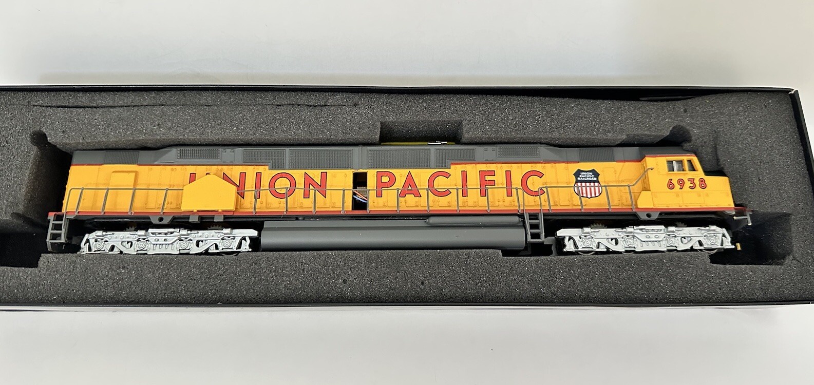 Bachmann Spectrum HO DD40AX 16 Wheel Drive Diesel Union Pacific #6906 (Limited)