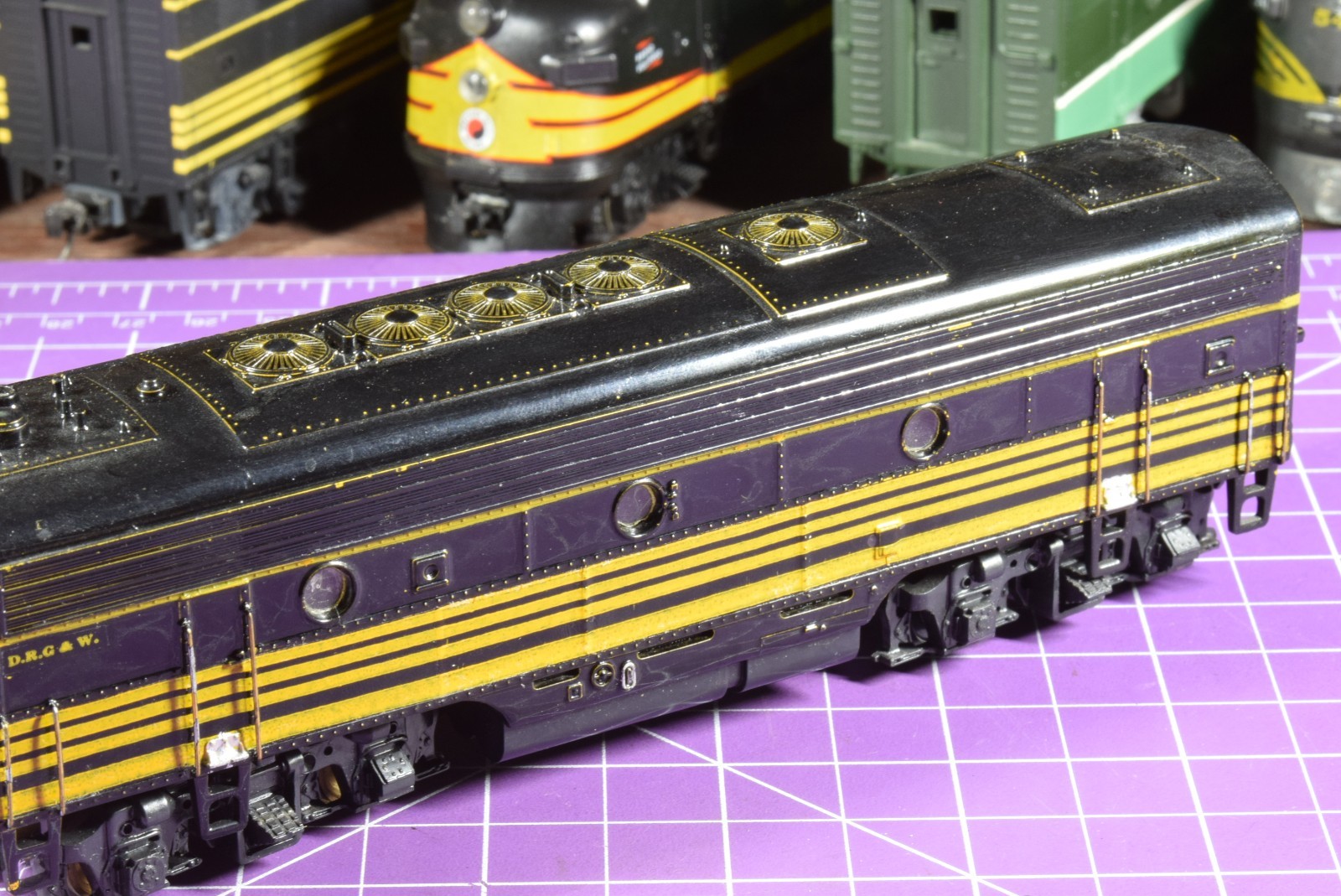 track ready non-powered DRG&W 9.2 oz Cab # ? die cast knuckle couplers