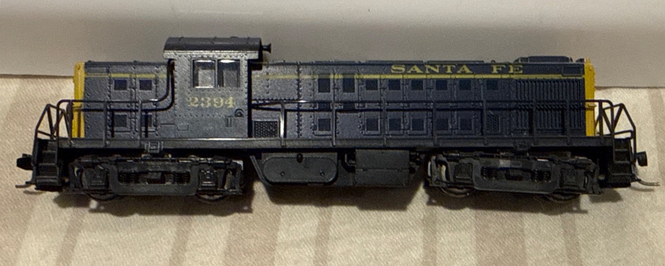 Kato 8103 RS-1 Diesel Locomotive Santa Fe #2394 Blue/Yellow Knuckle Coupler EUC