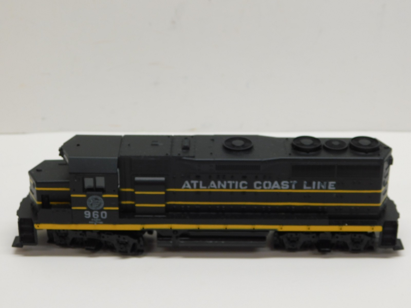 Athearn Blue Box Atlantic Coast Line GP35 Diesel Engine #960-Unpowered Dummy
