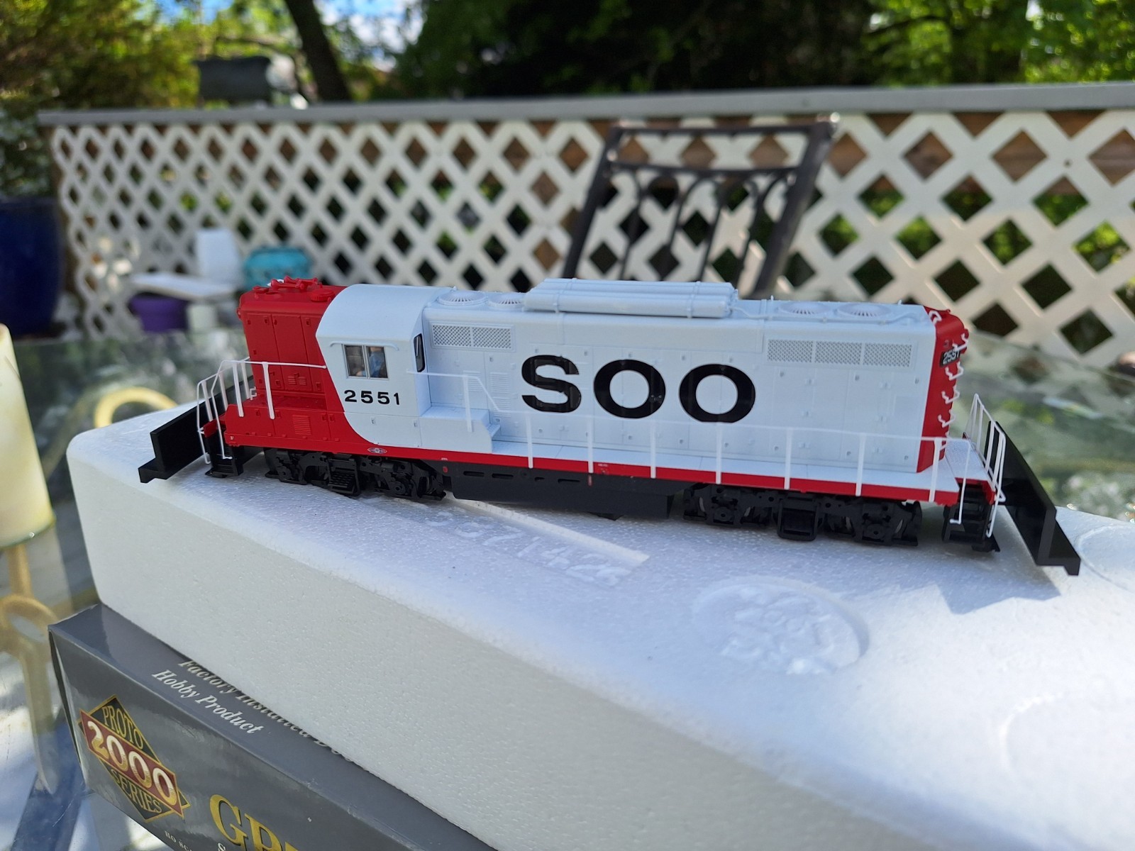 PROTO 2000 Diesel EMD GP9 Phase I Powered w/Sound & DCC (QSI) — Soo Line #2551