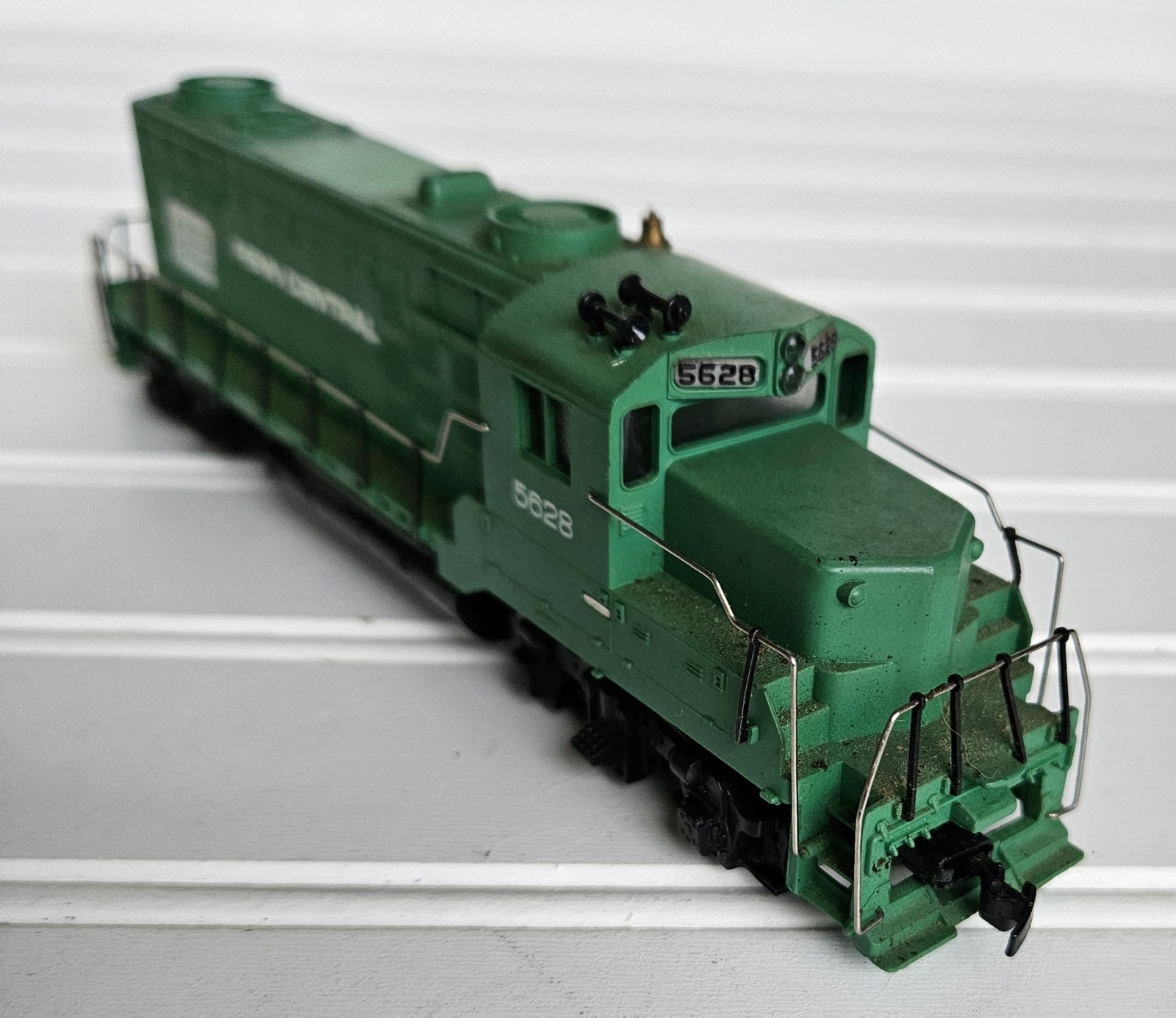 Vintage Mantua Tyco Ho Scale GP20 Diesel Locomotive Penn Central 5628 Not Works