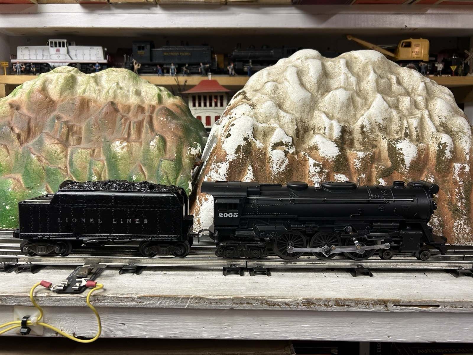 Lionel 2065 Locomotive W/6466WX Tender C-7 See Full Description
