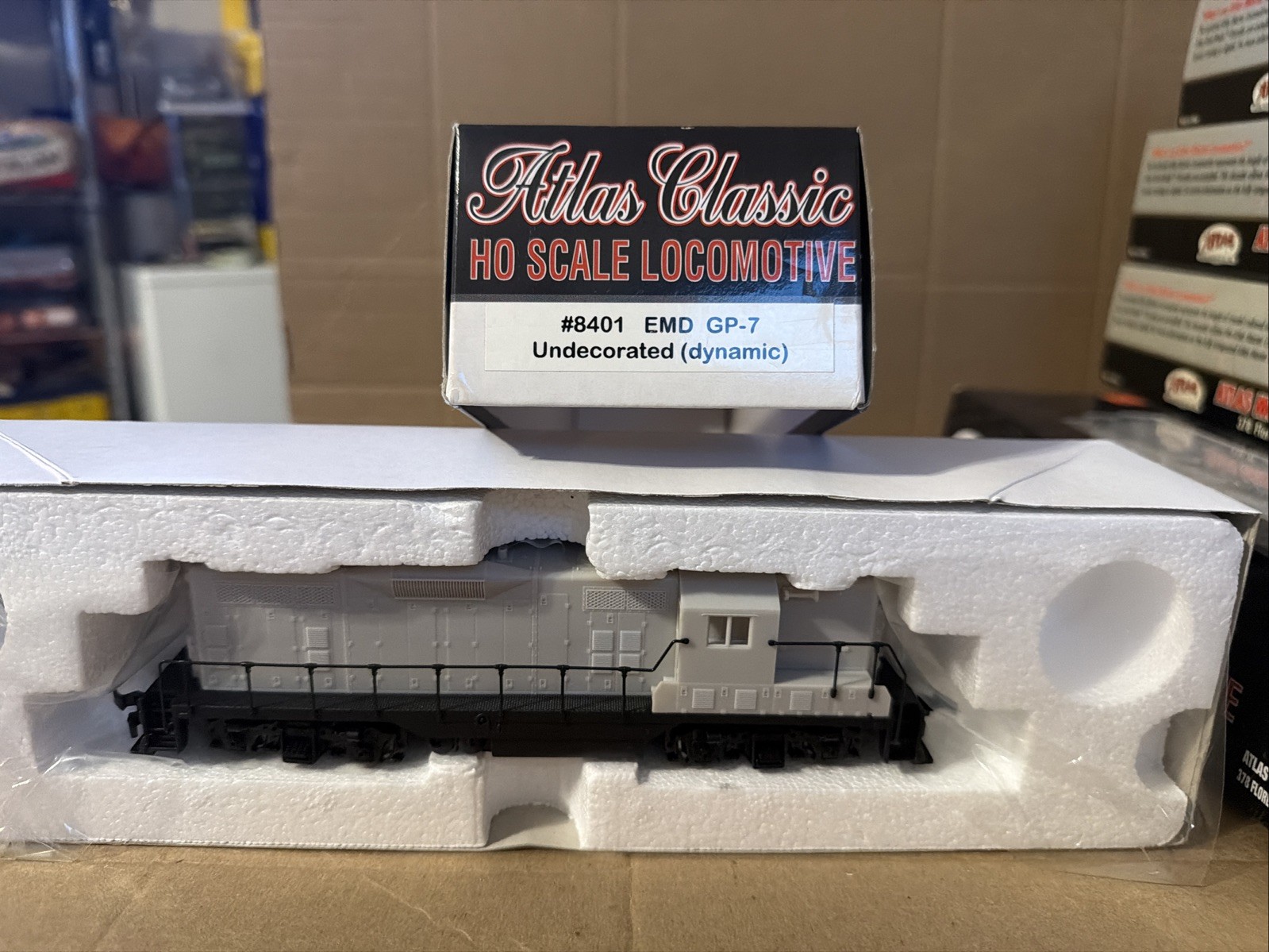 Atlas Classic #8401 HO Scale EMD GP-7 undecorated Dynamic