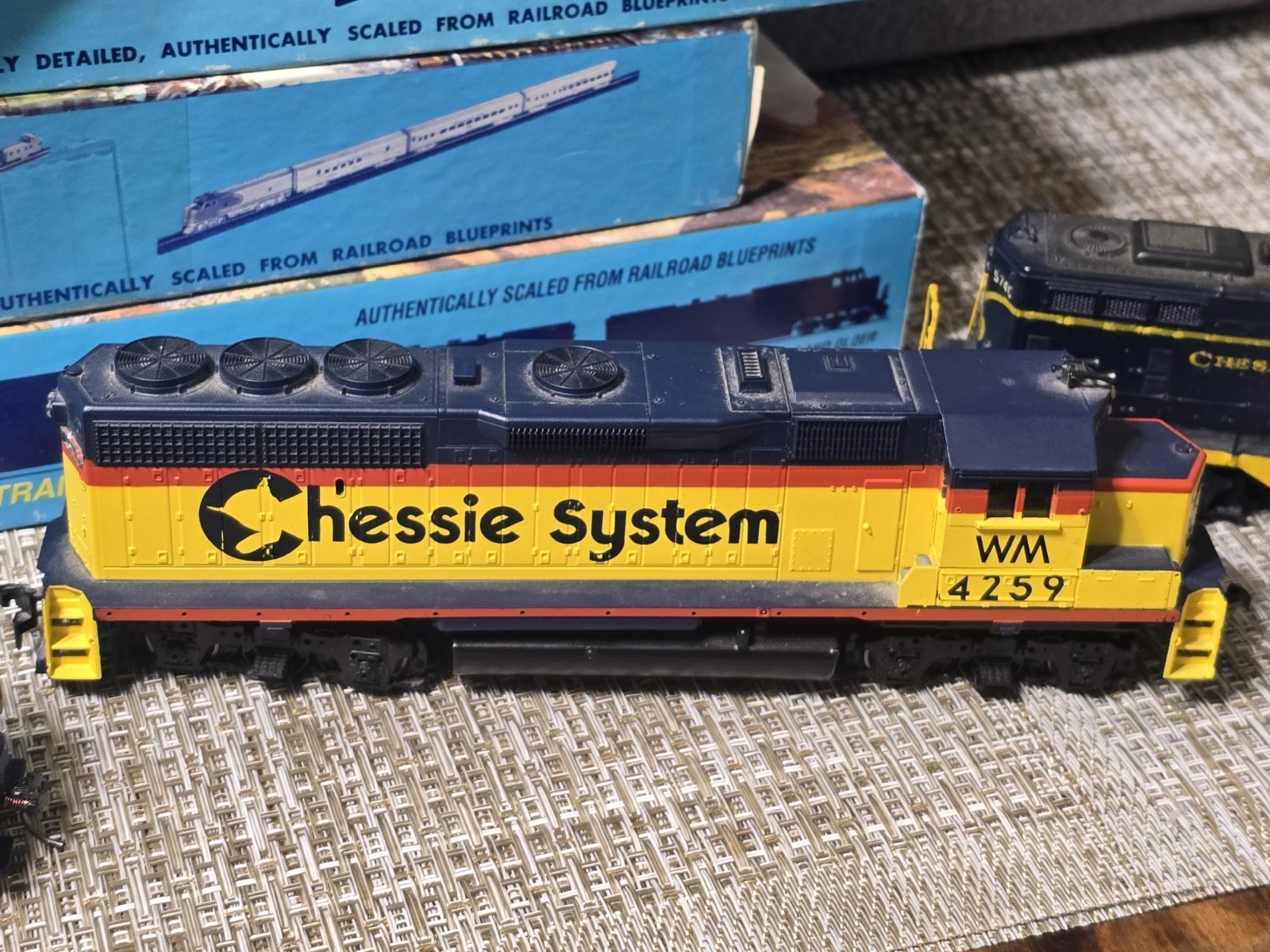 Athearn HO Scale Locomotive Lot(3)Chessie System & C&O + 5Vintage BlueBoxesEmpty