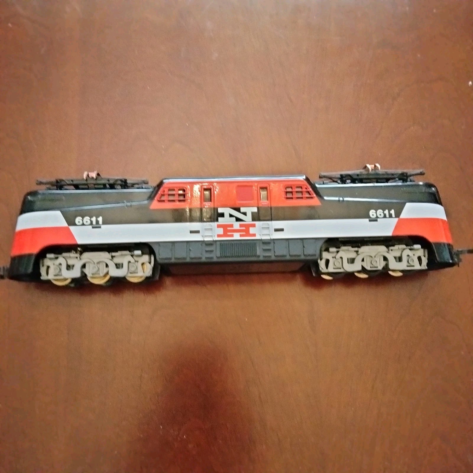 Tyco HO 251-28 New Haven GG1 Electric Locomotive Black/Orange/White NOS