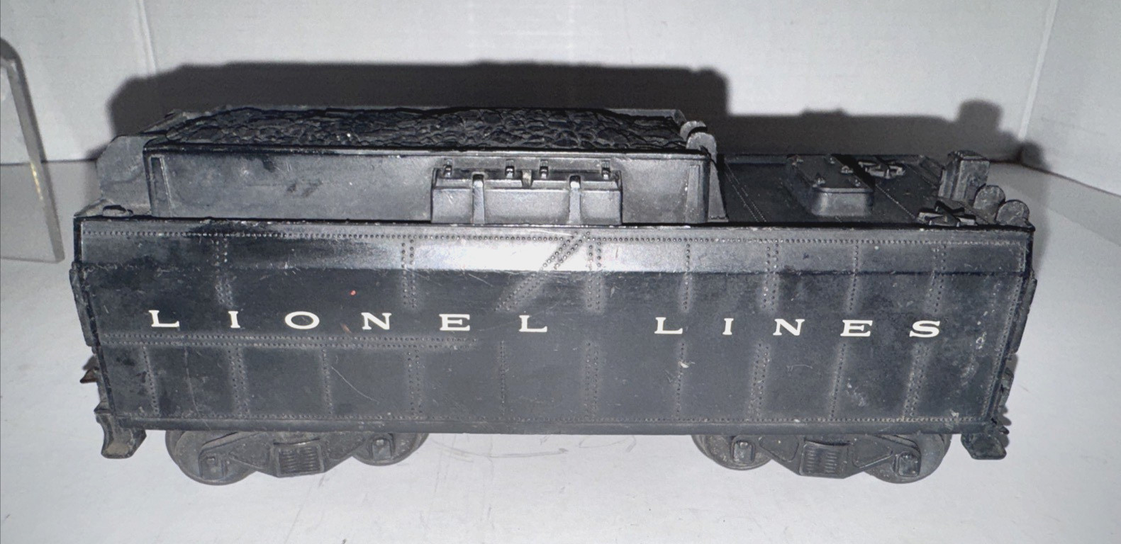 LIONEL POST-WAR O GAUGE 2055 STEAM LOCO W/6026W WHISTLE TENDER & 4 FREIGHT CARS