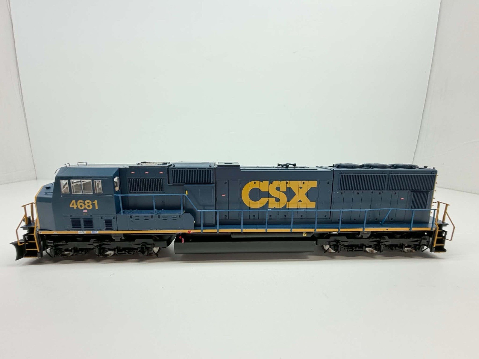 Athearn Genesis HO SD70M CSX #4681 YN3 Scheme G6172 Diesel Locomotive MINT OOP