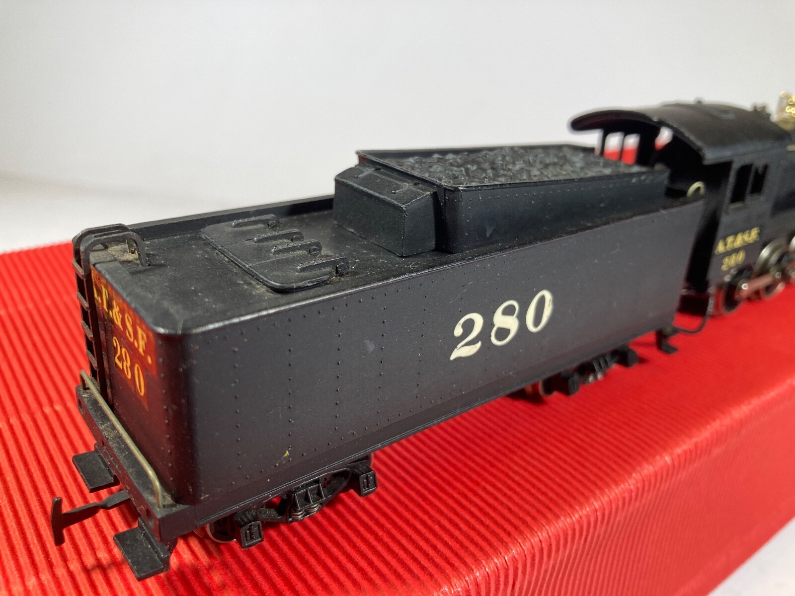 Rivarossi HO L280/R Steam Locomotive with Tender – 2-8-0 – Early Model 1952