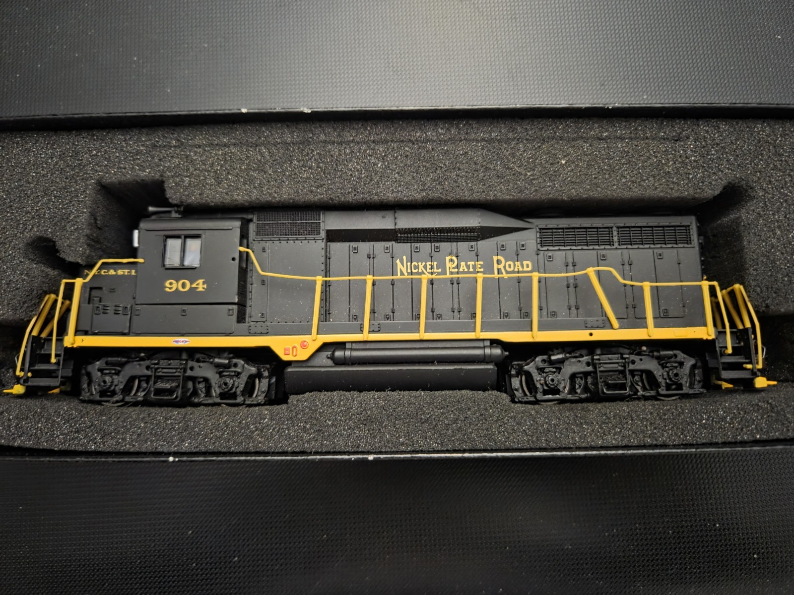 Spectrum EMD GP30 #904