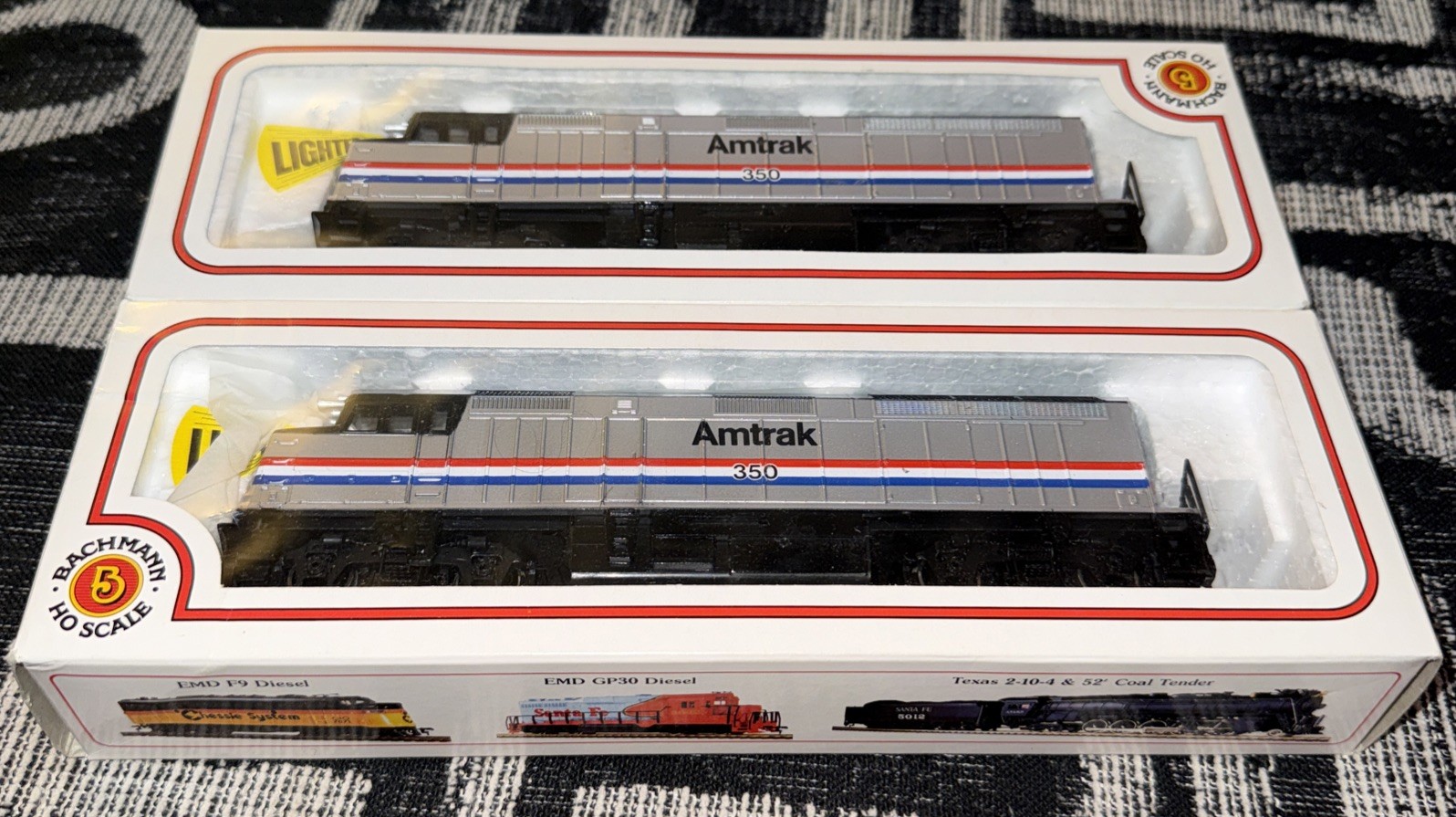 Bachmann HO Scale Amtrak EMD F40PH Diesel Locomotive #350 X2