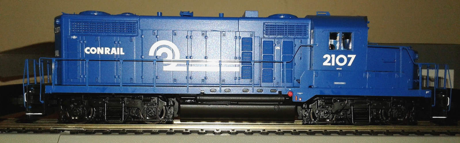 HO SCALE WALTHERS PROTO 2000 EMD GP20 CONRAIL #2107 920-48555