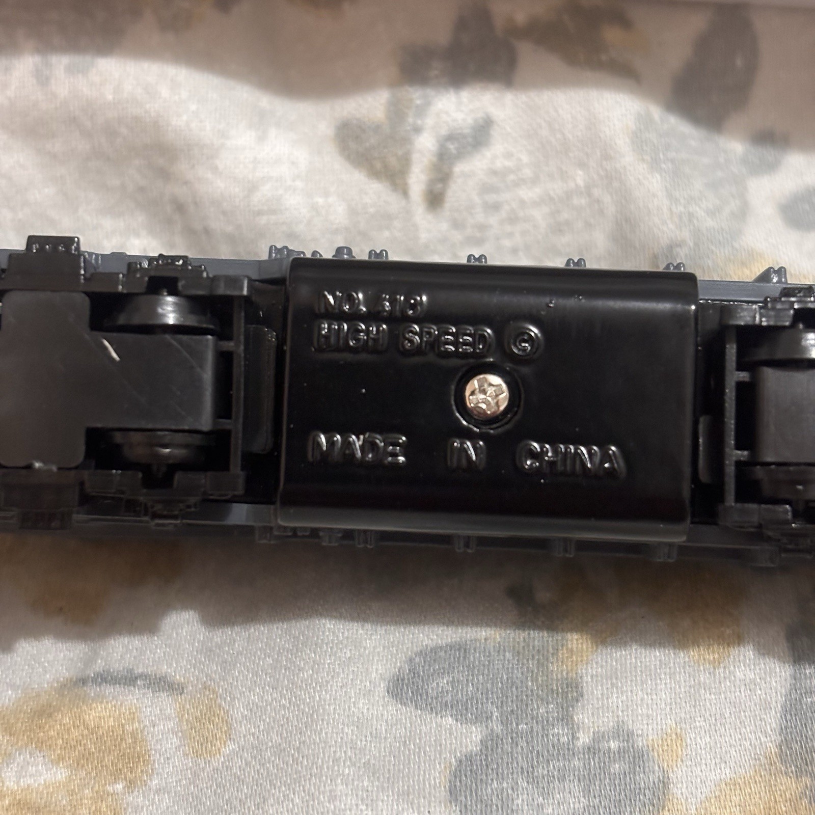 NEW IN ORIGINAL BOX: 1990’s South Pacific 9725 Locomotive Train 4″, Mint