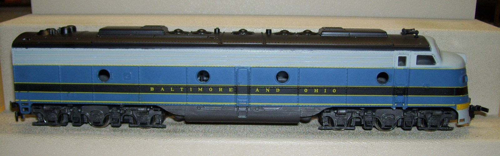 Rivarossi/IHC HO Baltimore & Ohio EMD E-8A Dummy Locomotive, Very Good Condition