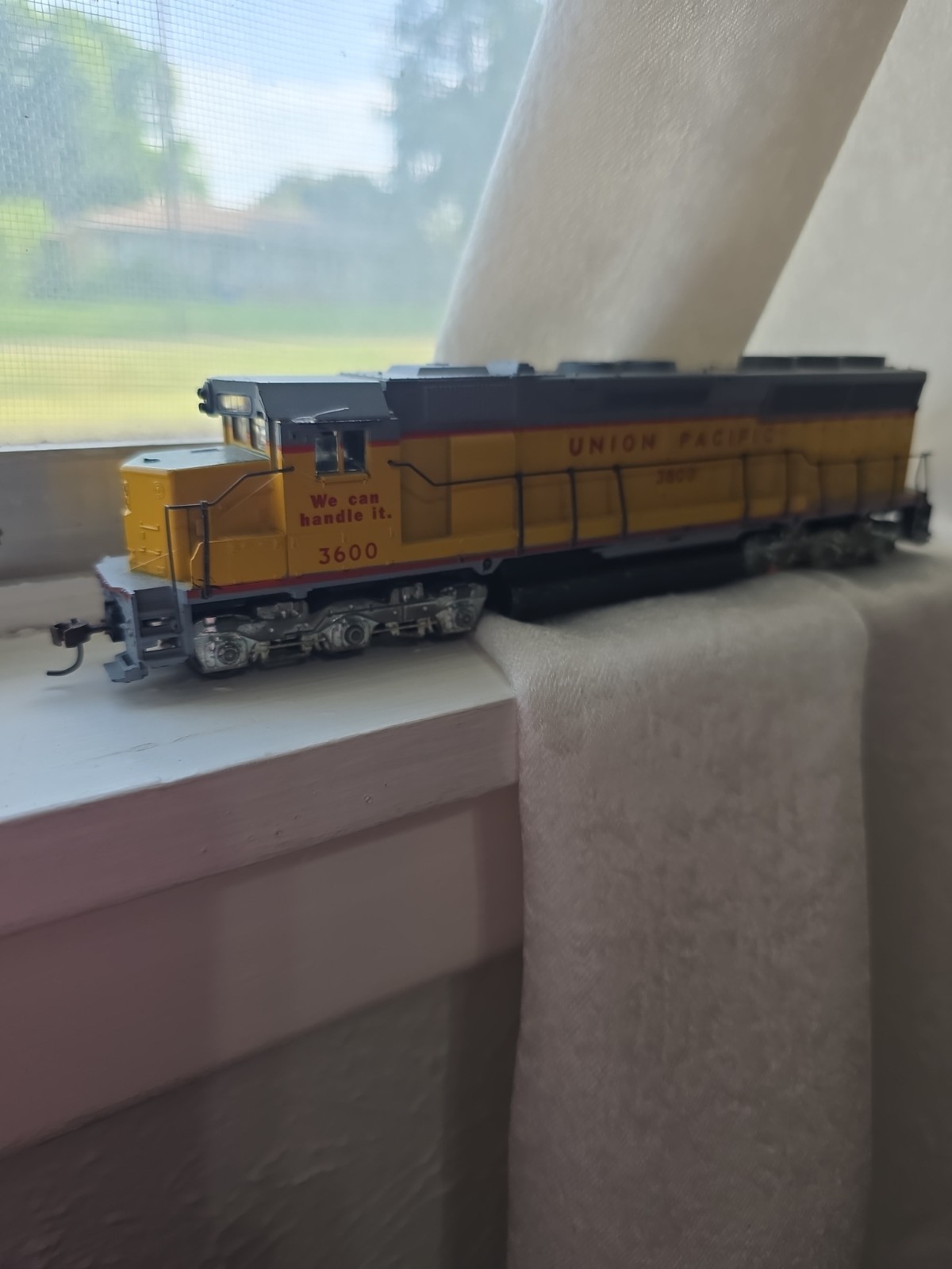 HO scale Union Pacific- READ DESCRIPTION