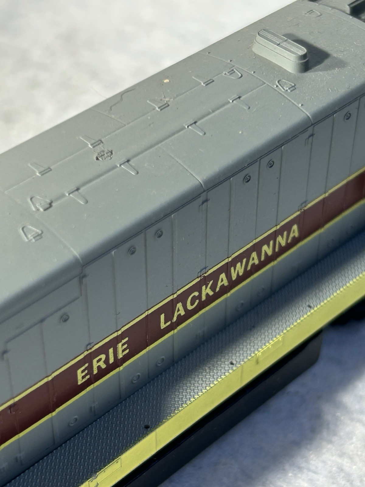 Beautiful Stewart /KATO GE EL Railroad U-25B Diesel Engine HO