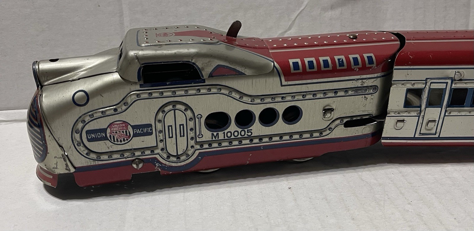 1950-MARX UNION PACIFIC M10005 LITHO TIN TOY TRAIN SET-LOCOMOTVE & 3 CARS
