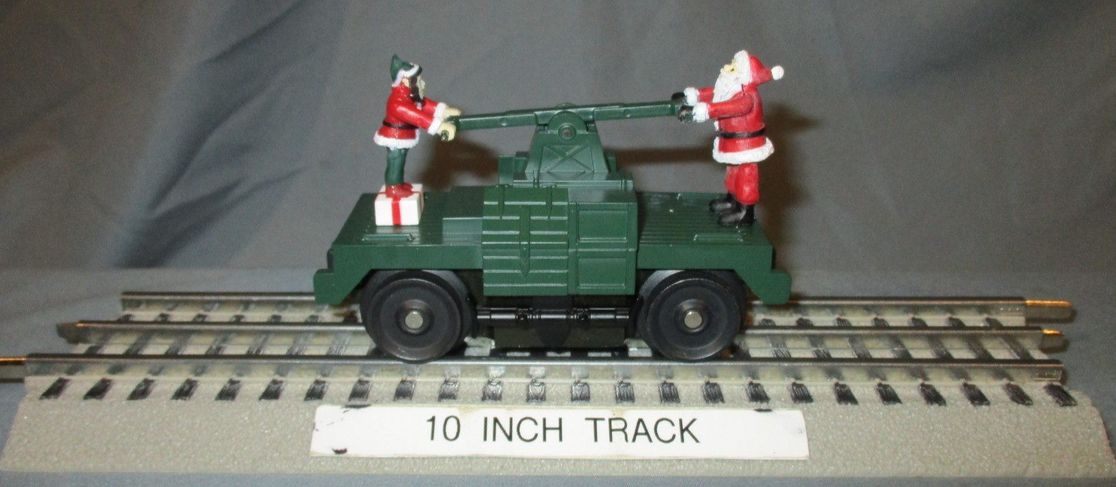 MTH 30-2511 Christmas Santa & Elf Green Bump-N-Go Hand Car O/027 ga. wks/ Lionel