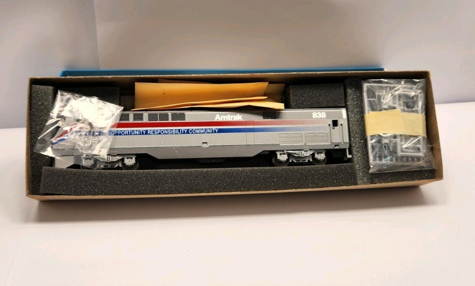 ATHEARN HO AMD 103 AMTRAK NO. 838 POWERED DIESEL LOCOMOTIVE UNBUILT NOS B10
