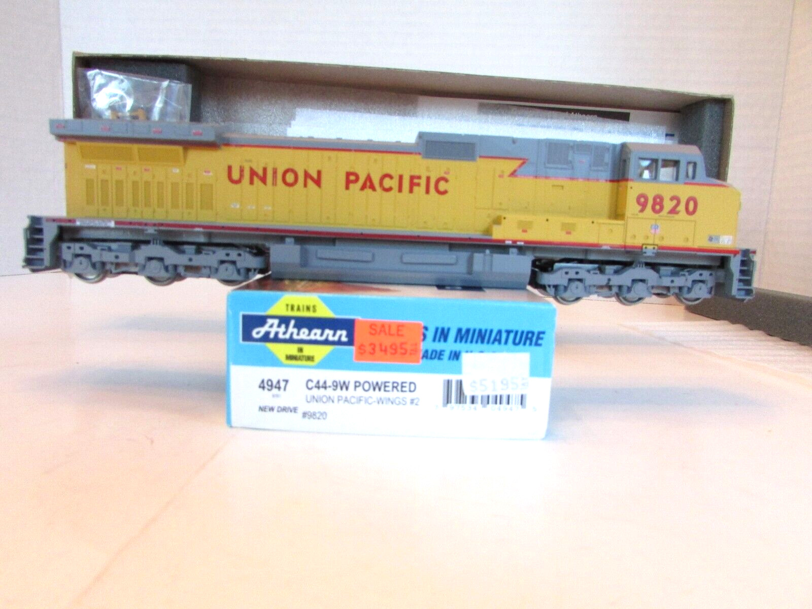 Athearn 4947 HO C44-9W Powered Union Pacific Wings #2 Locomotive #9820 w/box E1