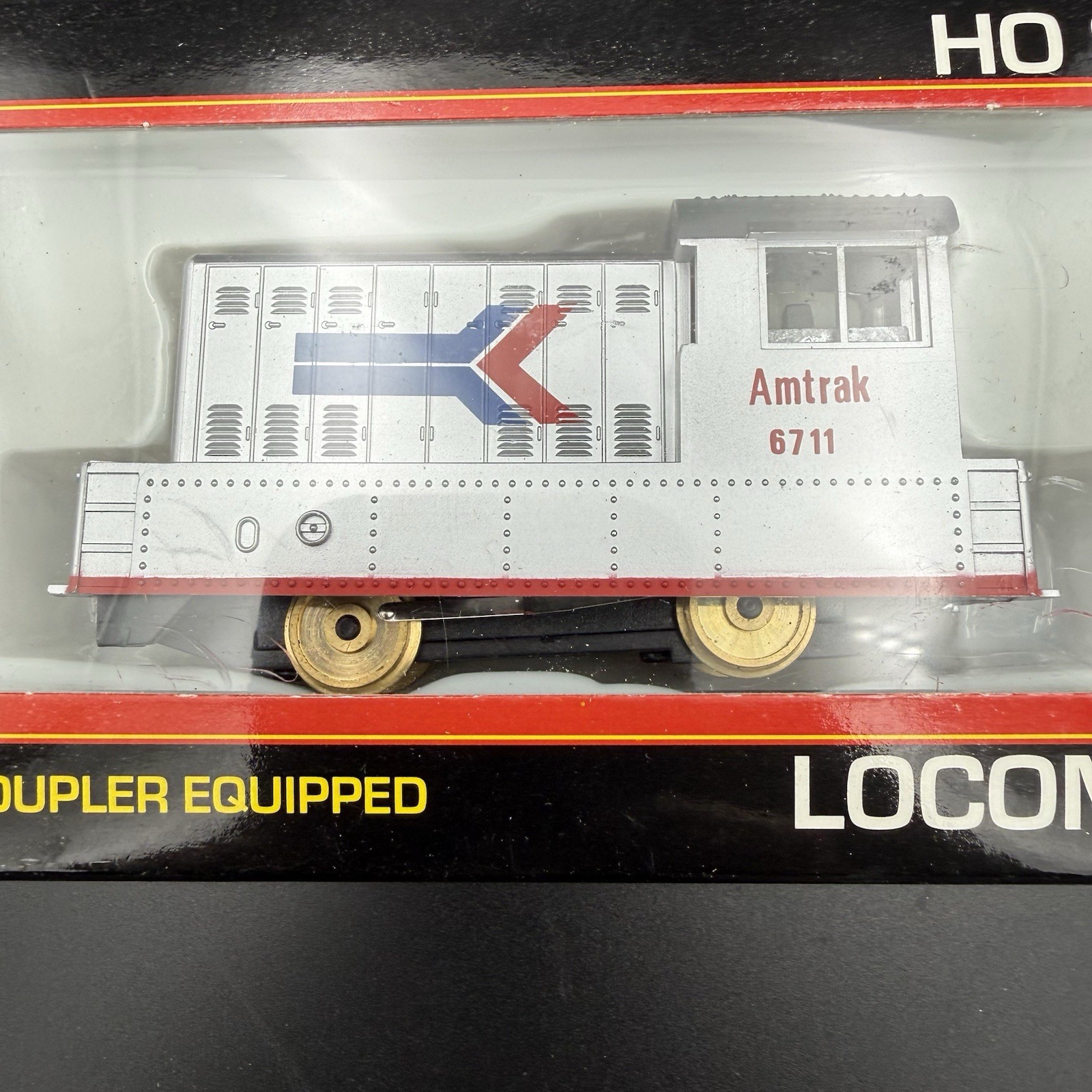 MODEL POWER HO AMTRAK 6711 Porter Hustler w/ Knuckle Coupler #96711
