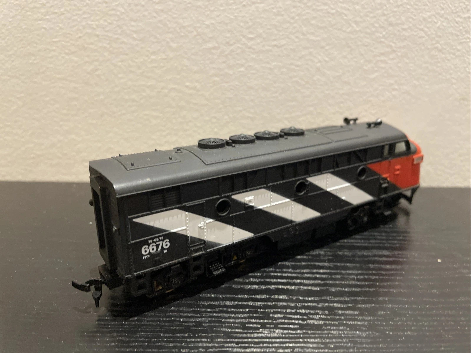 COX POWERED F7 CANADIAN NATIONAL CN RAIL ENGINE LOCOMOTIVE HO SCALE NIB