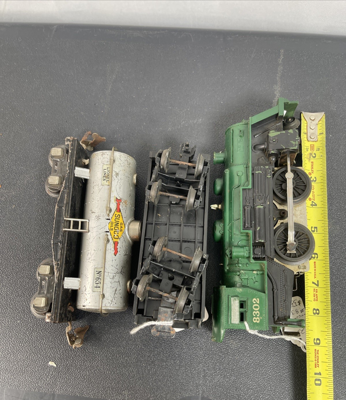 Vtg Lionel 8302 Green Steam Engine Locomotive w/ Nickel Tender Car & Sunoco Tank