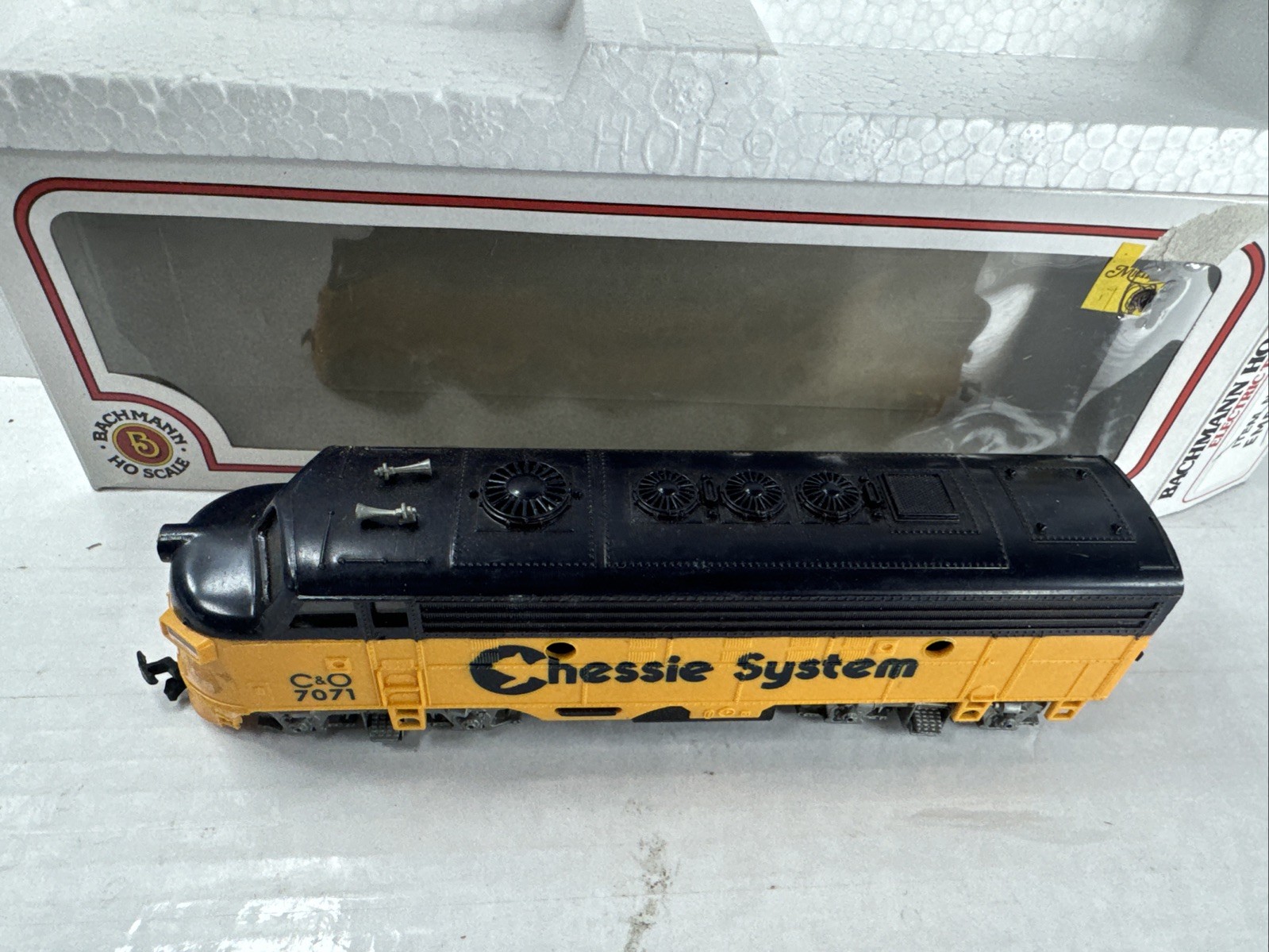 Bachmann Ho Scale F3 Chessie System Diesel Locomotive #7071 For Train Set