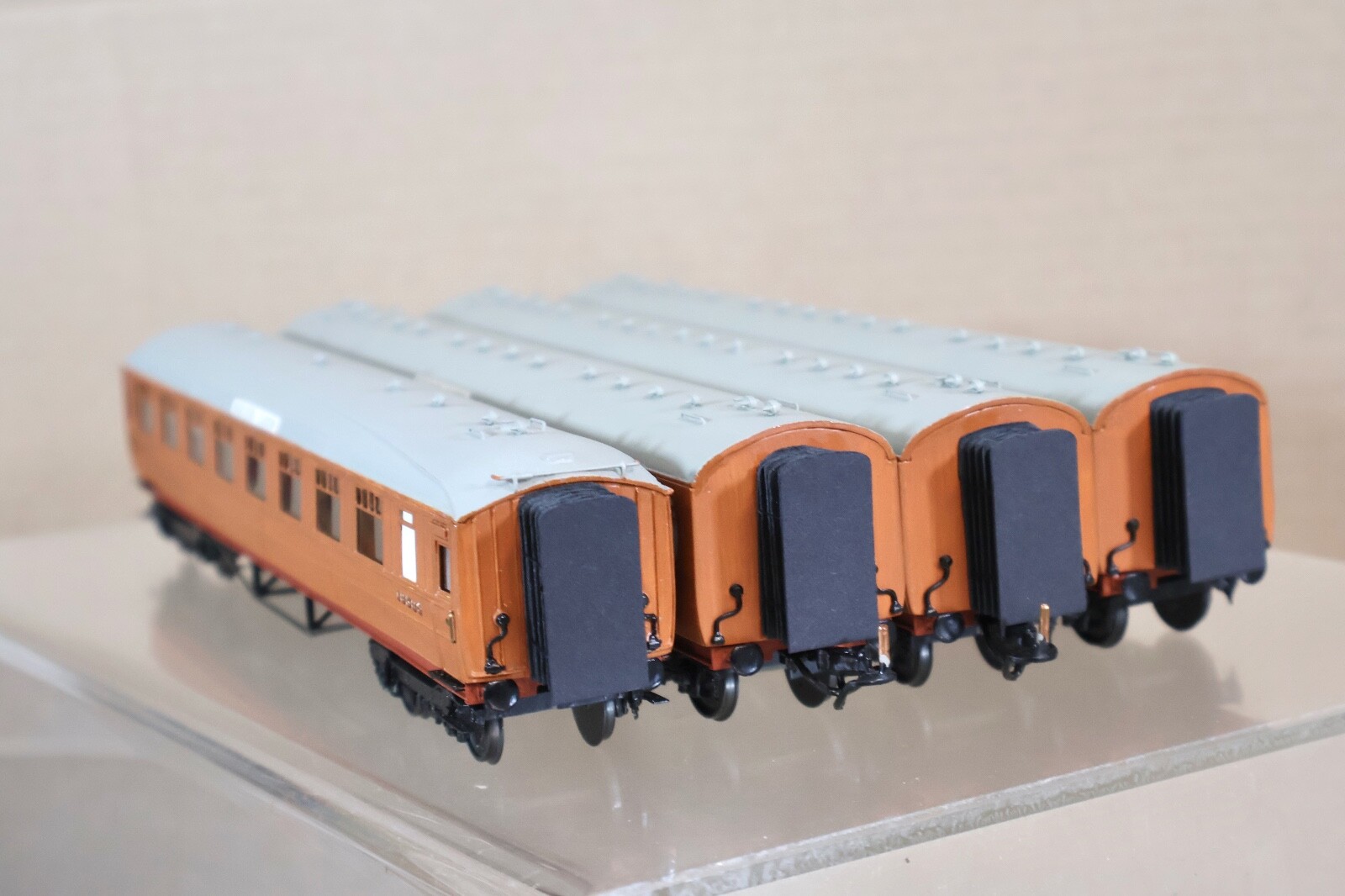 DJH PC MODELS EM GAUGE KIT BUILT LNER A4 MALLARD LOCO & 10 GRESLEY COACH oj