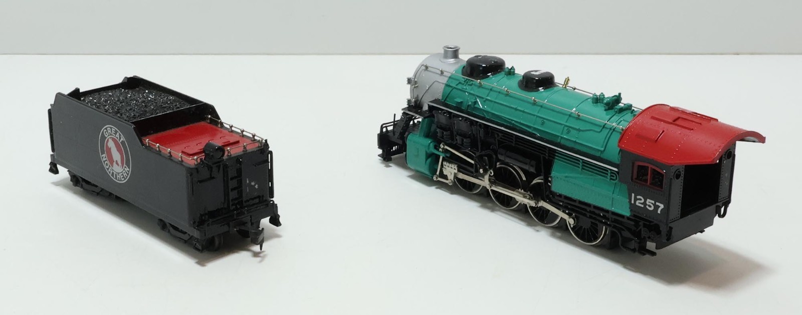 Bachmann Great Northern 2-8-0 Consolidation Locomotive w/ Smoke & Tender #1257