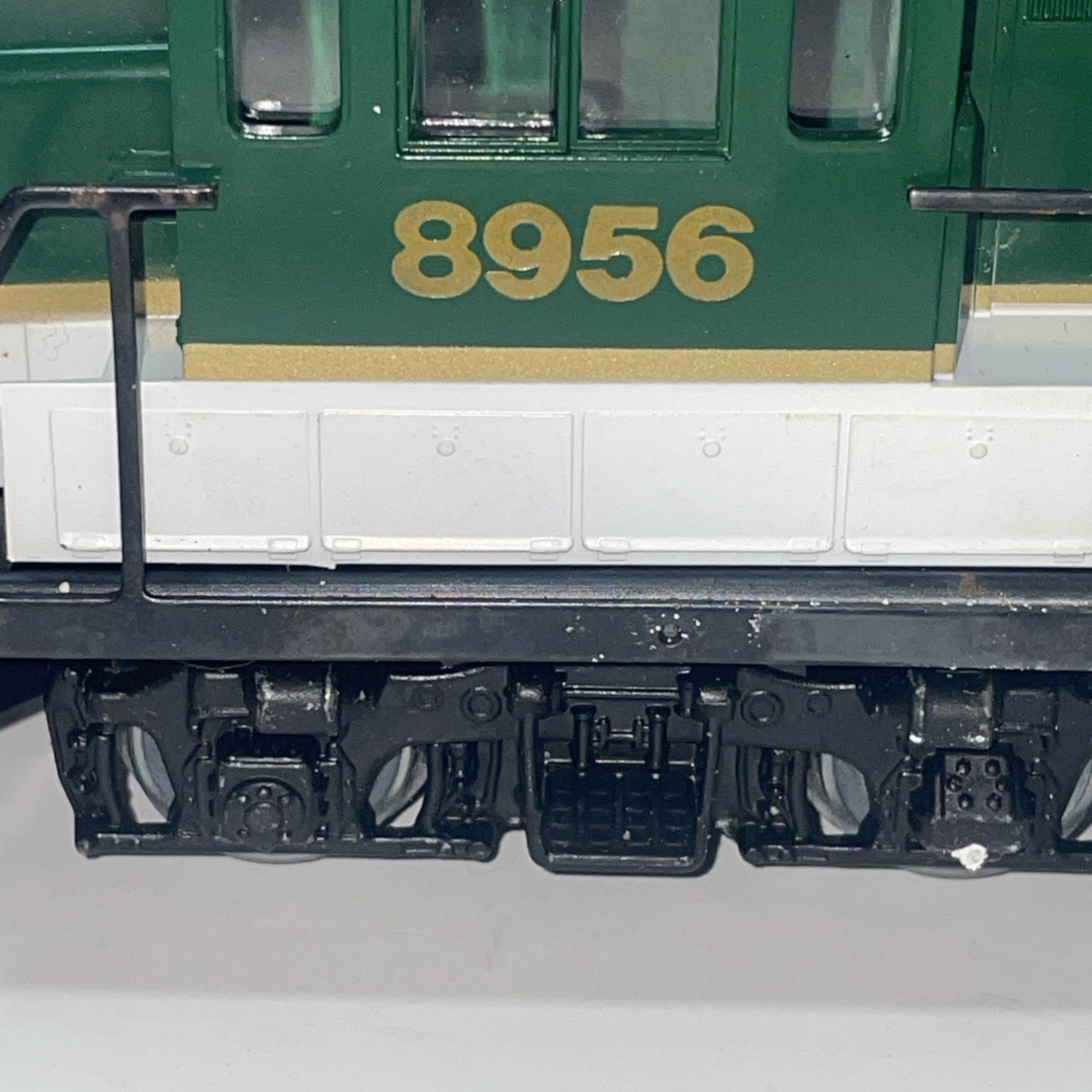 Lionel 6-8956 O Gauge Southern U36B Non-Powered Dummy Locomotive #8956