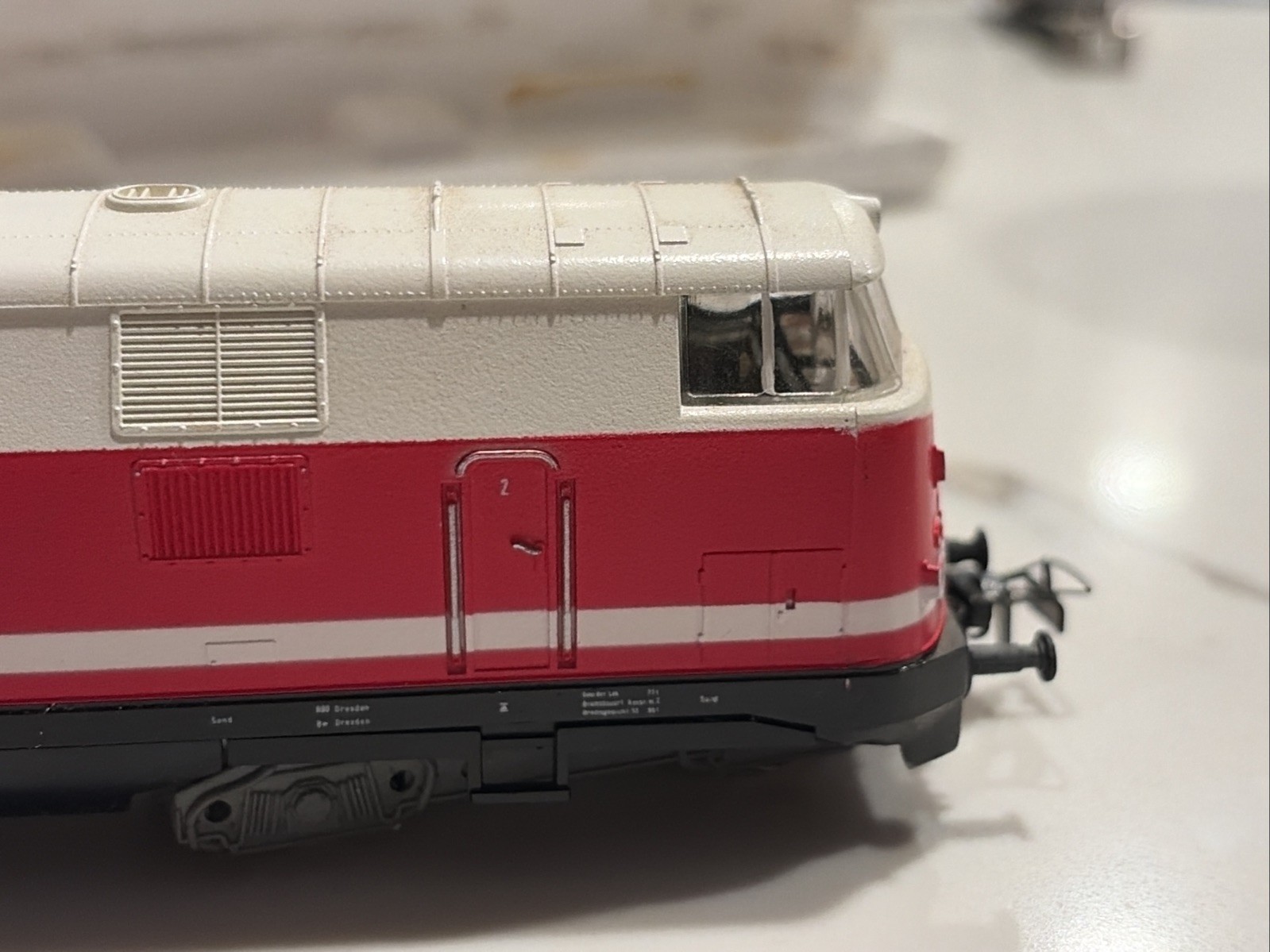 PIKO HO gauge BR 118 Diesel Locomotive in red & white livery