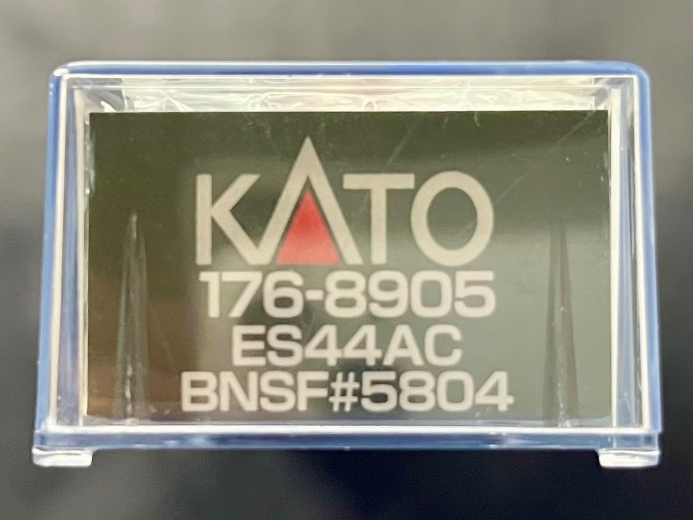 Kato N Scale 176-8905 GE ES44AC “GEVO” BNSF #5804 Swoosh
