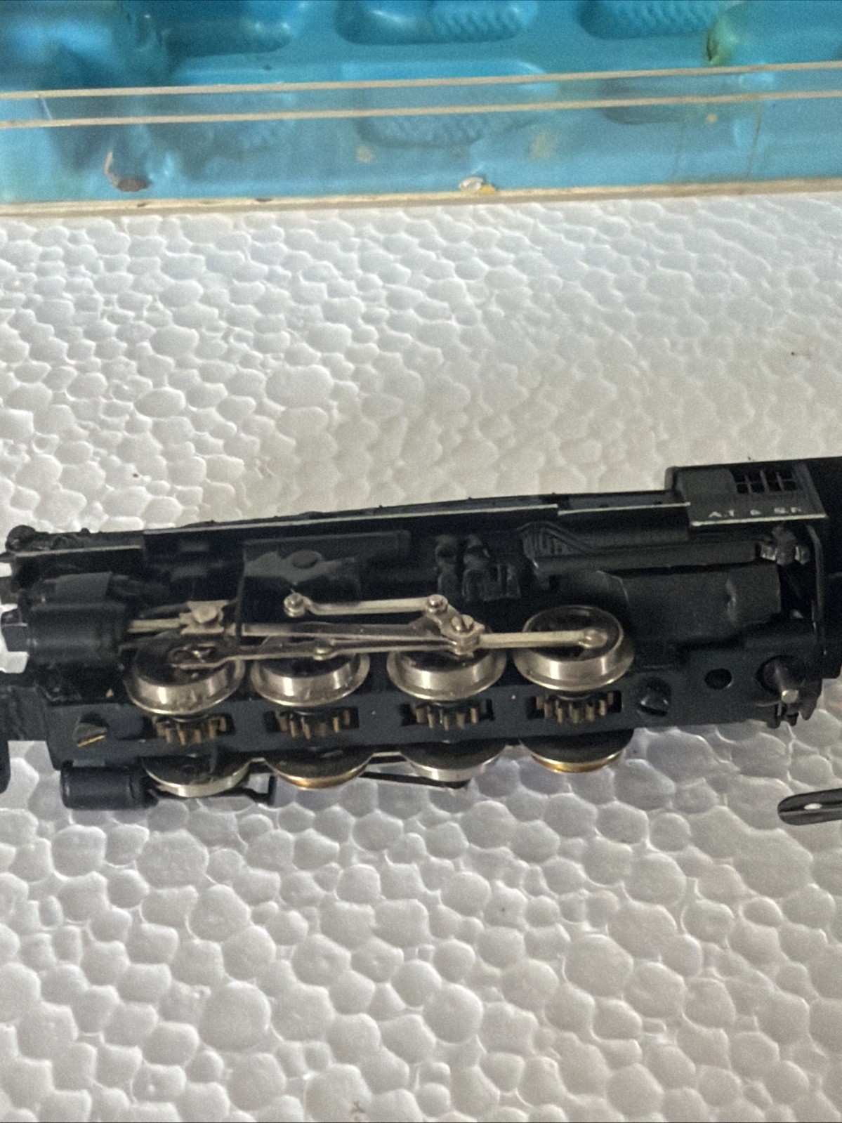 Atlas N Gauge 2111 – A.T. S.F. Locomotive & Tender 0-8-0